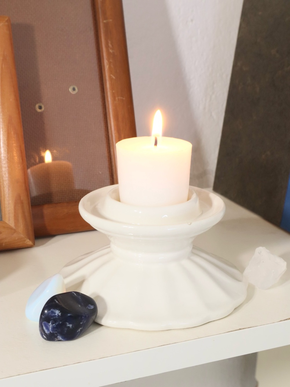 Yankee 2011 White porcelain candle tealight holder with a flared scalloped base